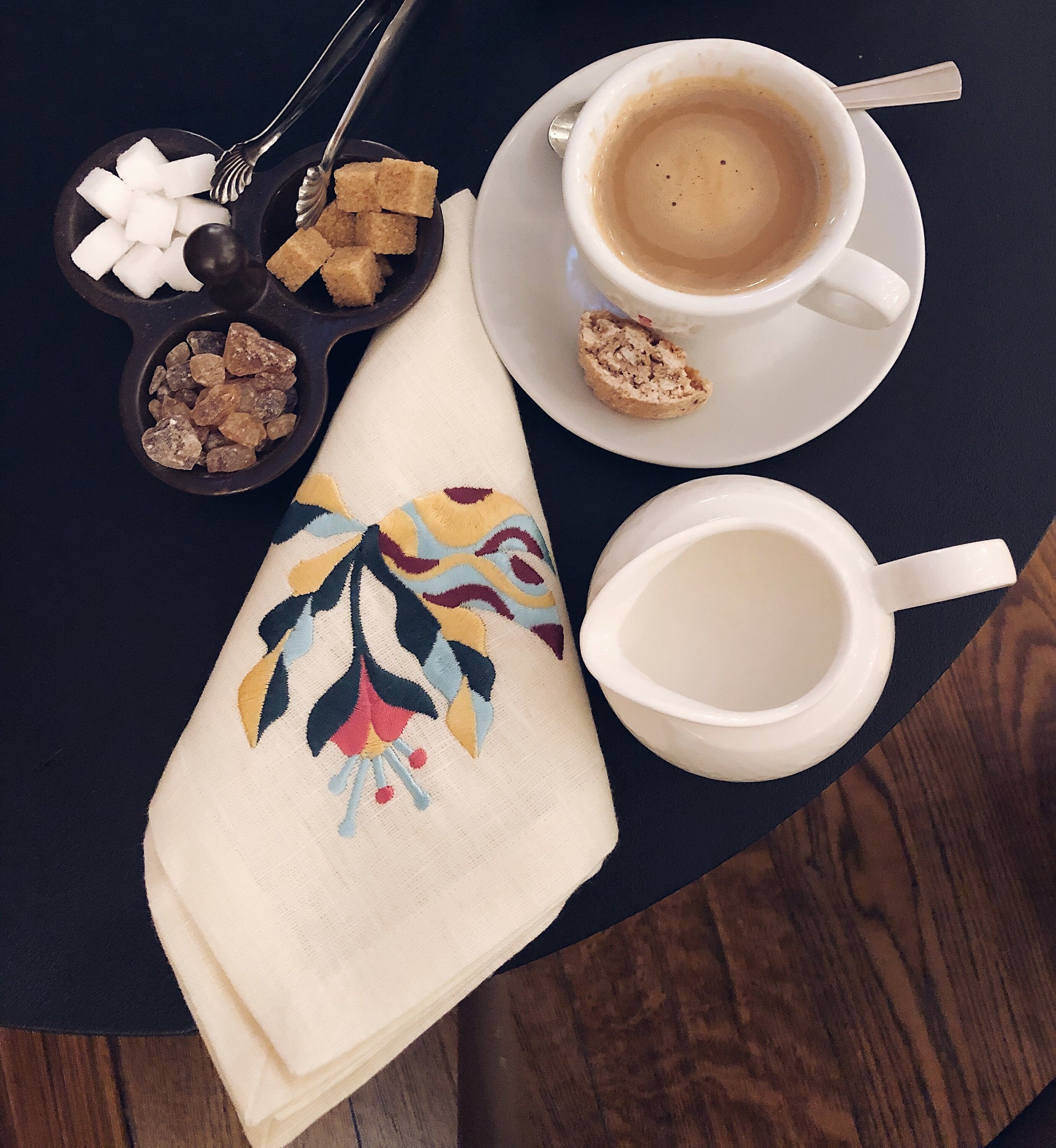 SET! Linen Table Runner 120x40 cm & 4 Embroidered Napkins 40x40 cm - Ukrainian Tableware