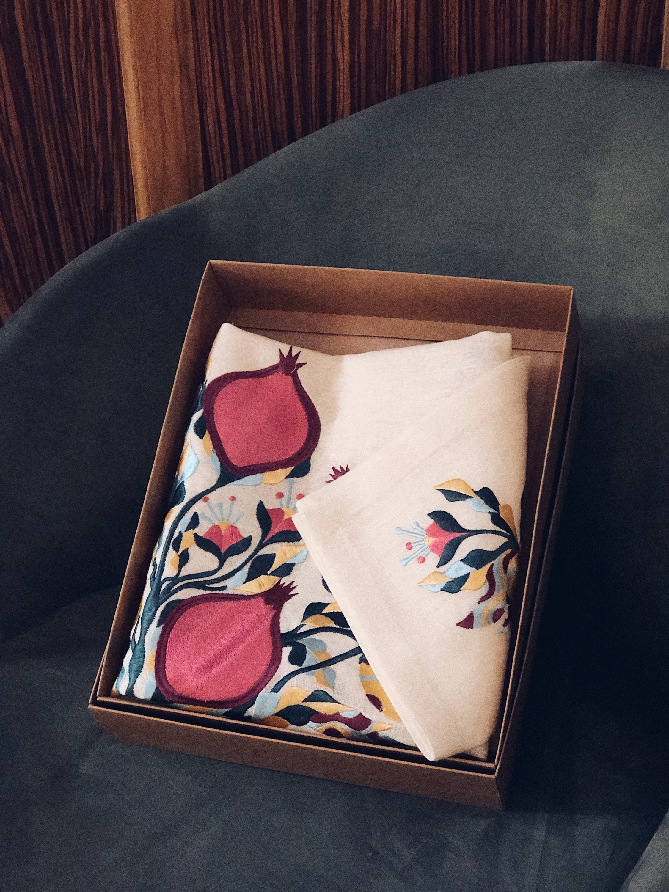 Linen Table Runner Set with 4 Napkins - Ukrainian Embroidered Tablecloth for Valentine's Day