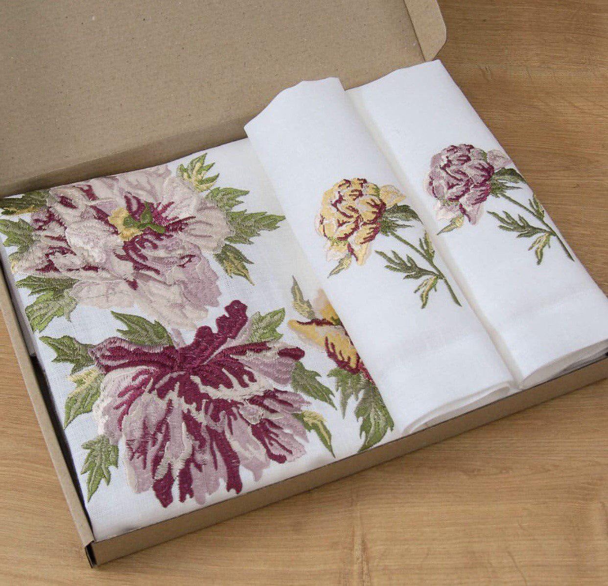 Embroidered Linen Tablecloth 88x88 cm with 4 Peony Napkins - Ukrainian Design