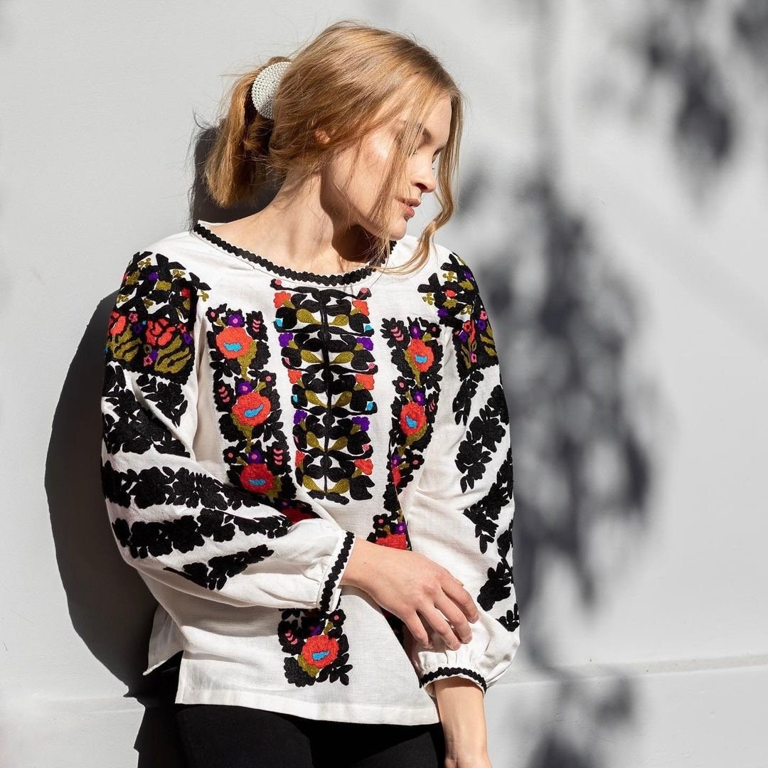White Ukrainian Embroidered Linen Vyshyvanka Blouse - Bohemian Ethnic Shirt
