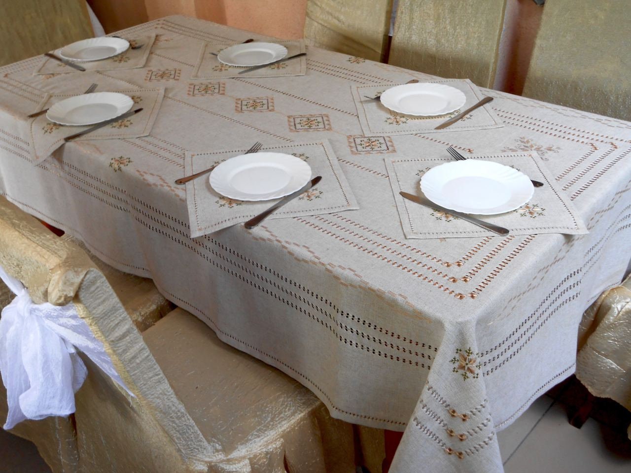 Handmade Ukrainian Embroidered Tablecloth 220x150 CM - Elegant Tradition