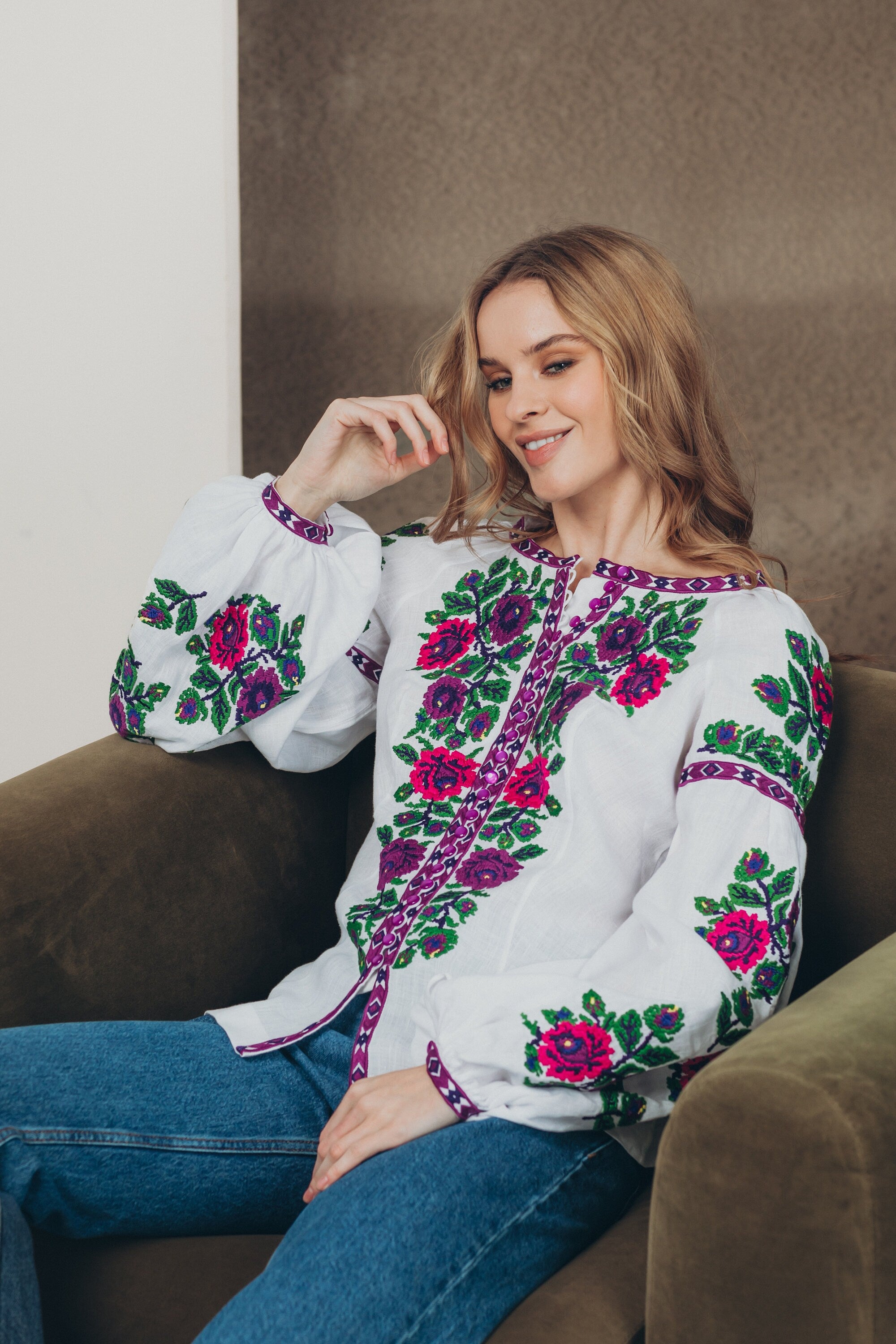 White Ukrainian Embroidered Linen Vyshyvanka Blouse - Bohemian Ethnic Shirt