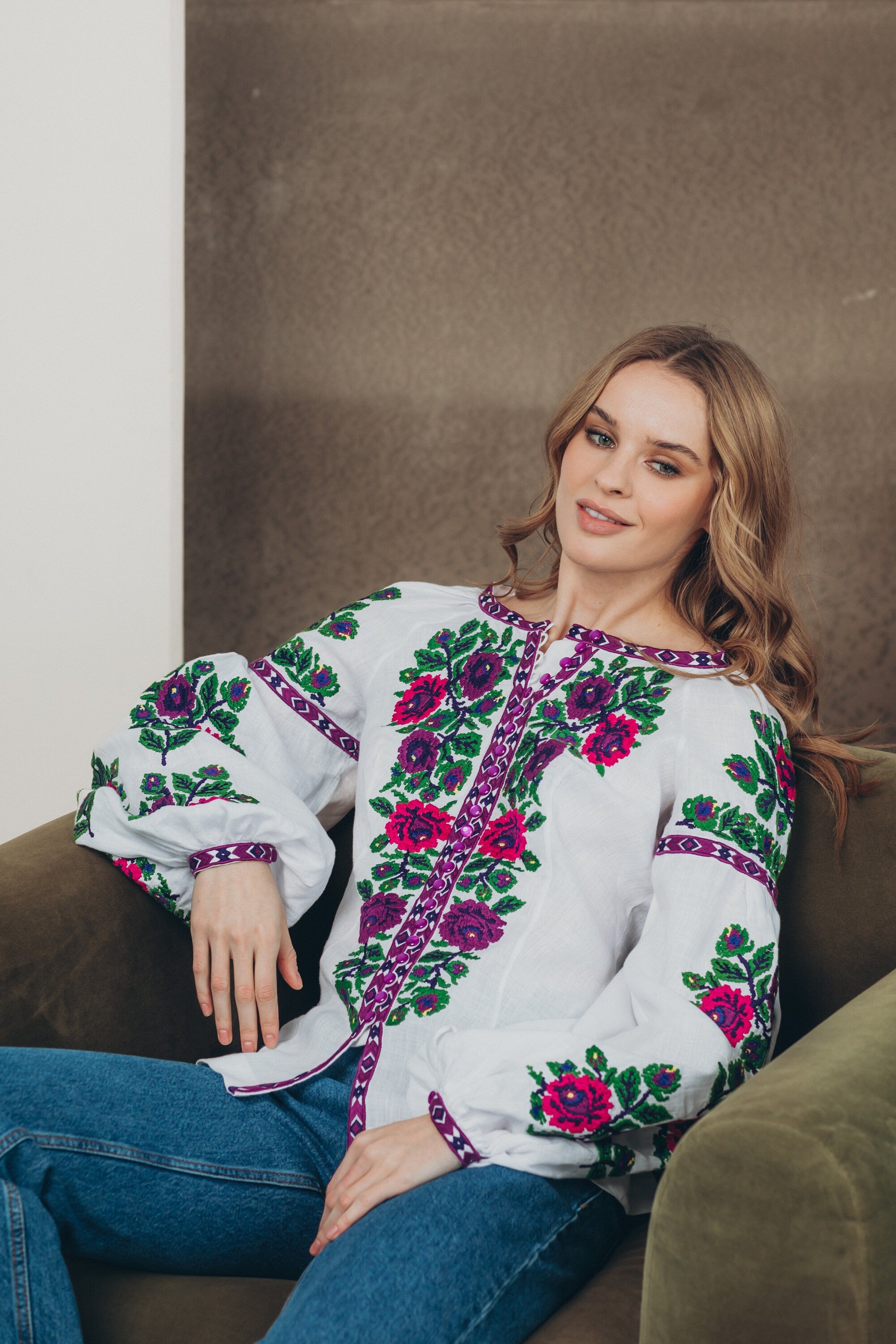 White Ukrainian Embroidered Linen Vyshyvanka Blouse - Bohemian Ethnic Shirt