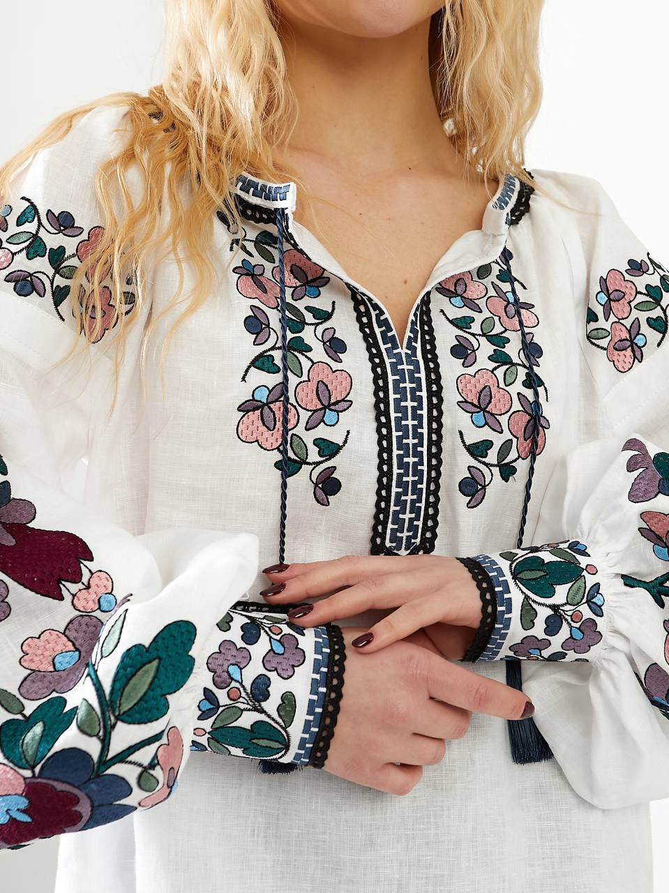 White Blouse Embroidered with Floral Ukrainian Linen Clothings, Woman Vyshyvanka, Minimalist Ukrainian Clothings, Embroidered Linen Blouse