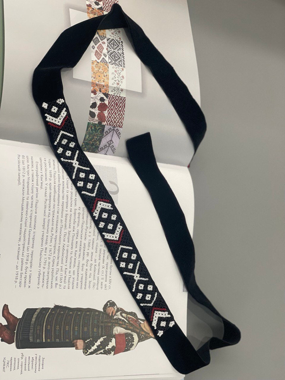 Ukrainian Beaded Choker Necklace - Lesya Ukrainka Stripe Geometric Pattern SYLYANKA, Handmade in Czech Republic