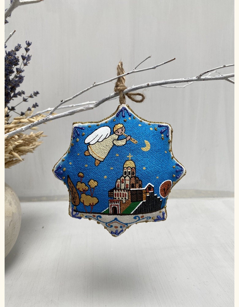"Handmade Kyiv Souvenir Star - Golden Gate Decor, Hand-Painted Toy for Kids"