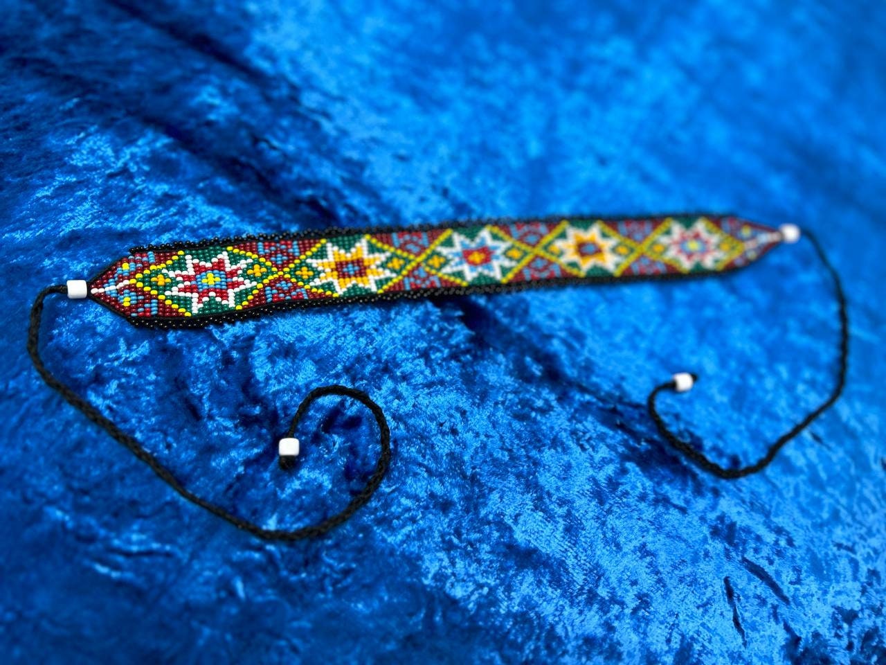 Ukrainian Sylyanka Seed Bead Necklace - Handmade Red Green Vyshyvanka Design