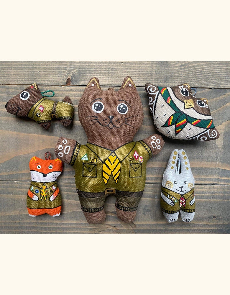 Vanilla Plast Fox Keychain - Hand-Painted Eco Toy in Scout Uniform