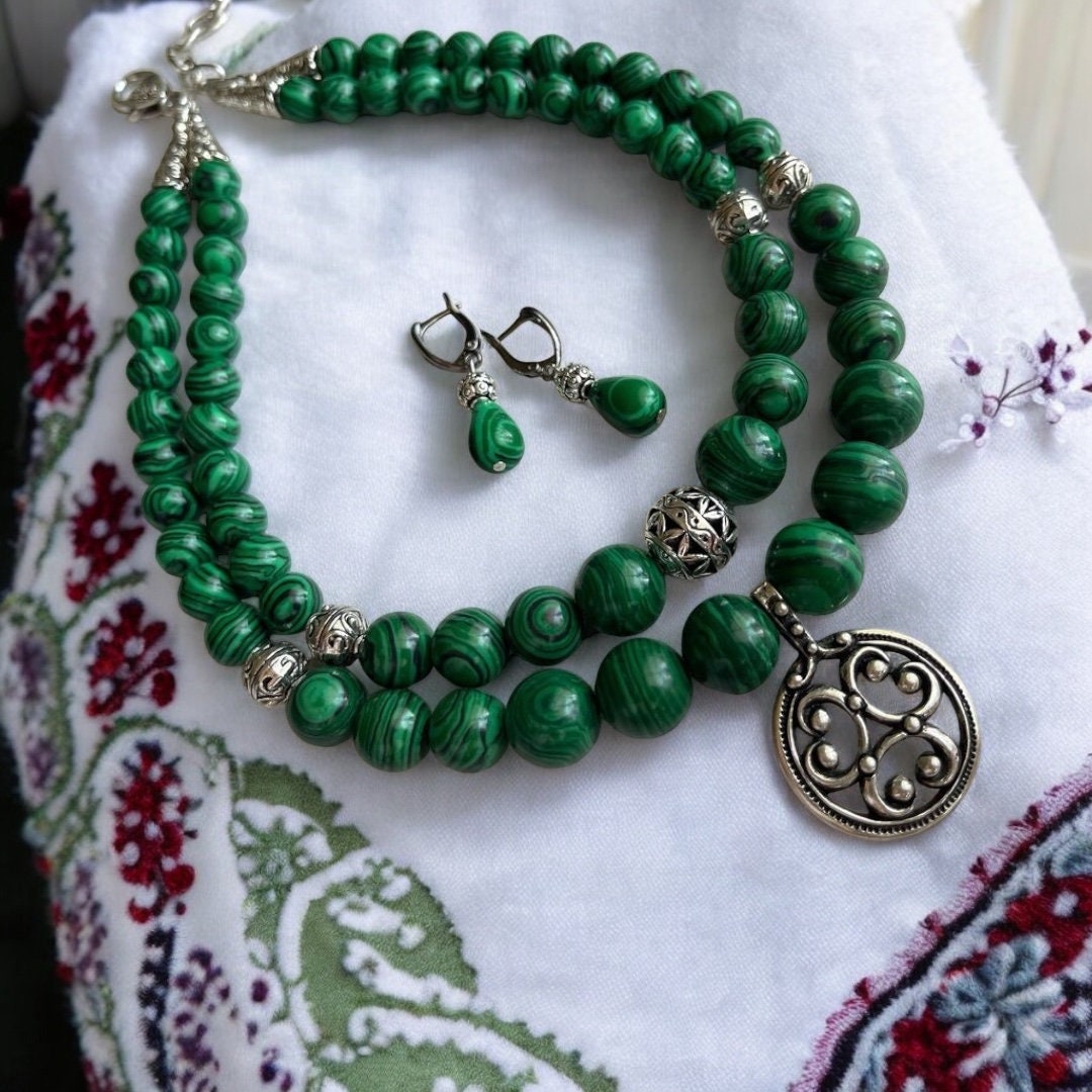 2025 Green Ukrainian Traditional Multirow Stone Bead Necklace - Authentic Folk Art Design