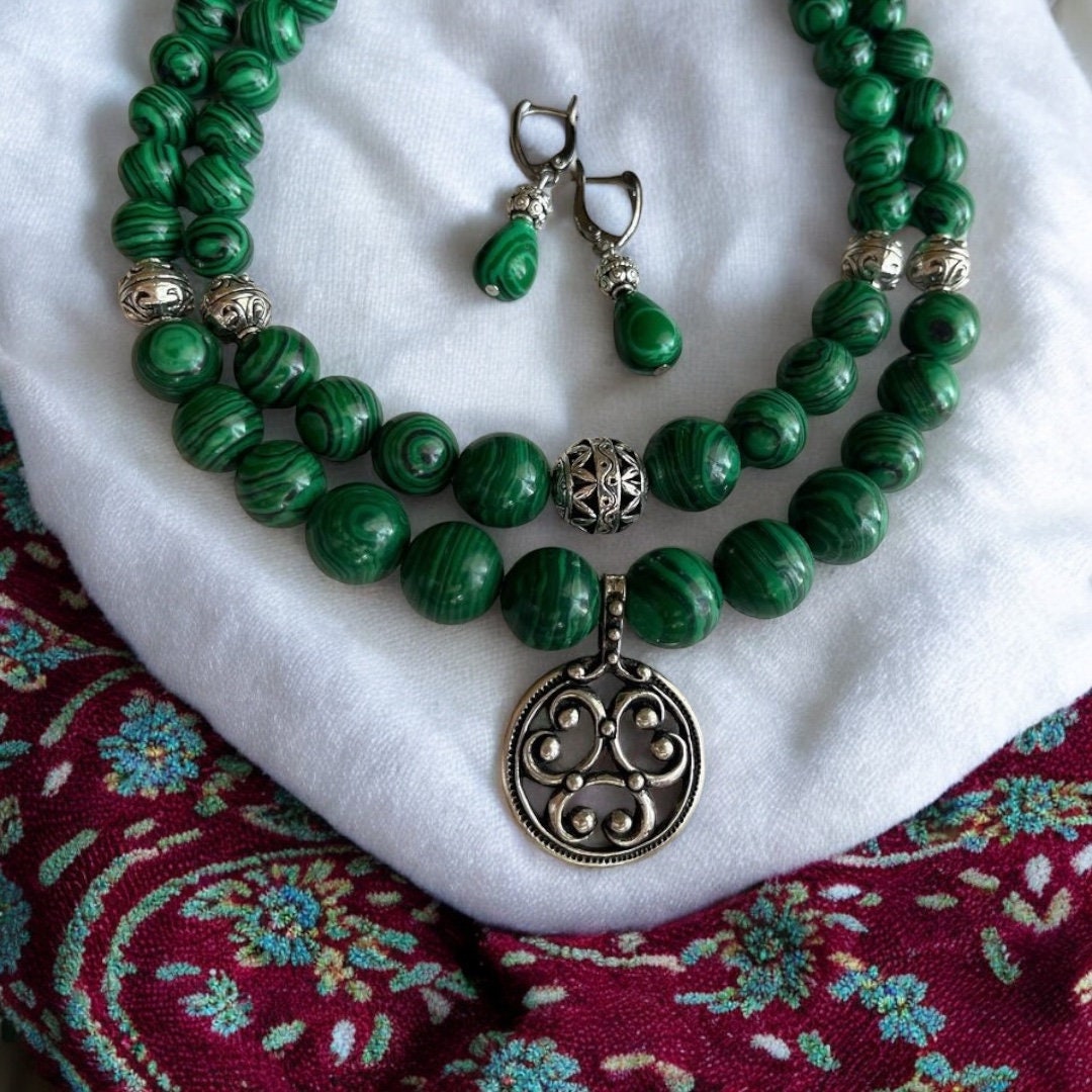 2025 Green Ukrainian Traditional Multirow Stone Bead Necklace - Authentic Folk Art Design
