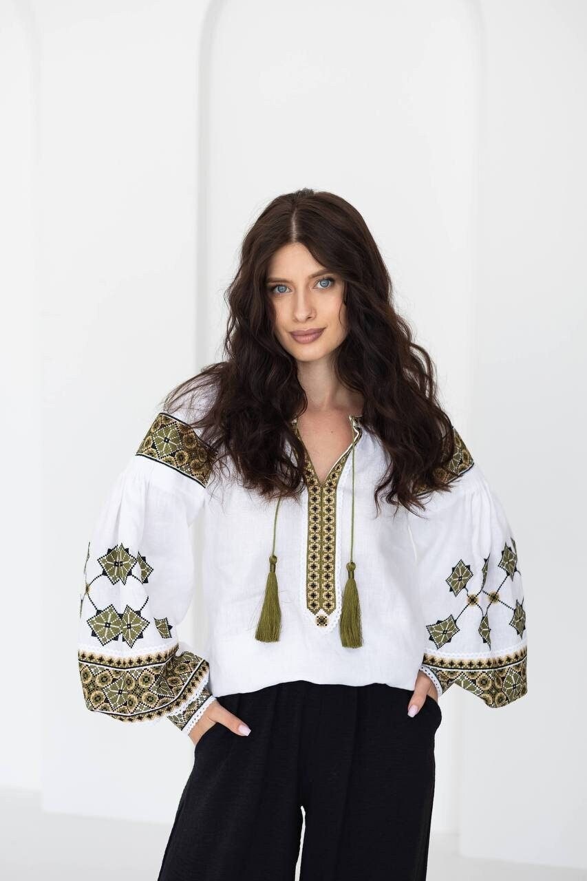 White Ukrainian Vyshyvanka Blouse - Embroidered Bohemian Peasant Shirt