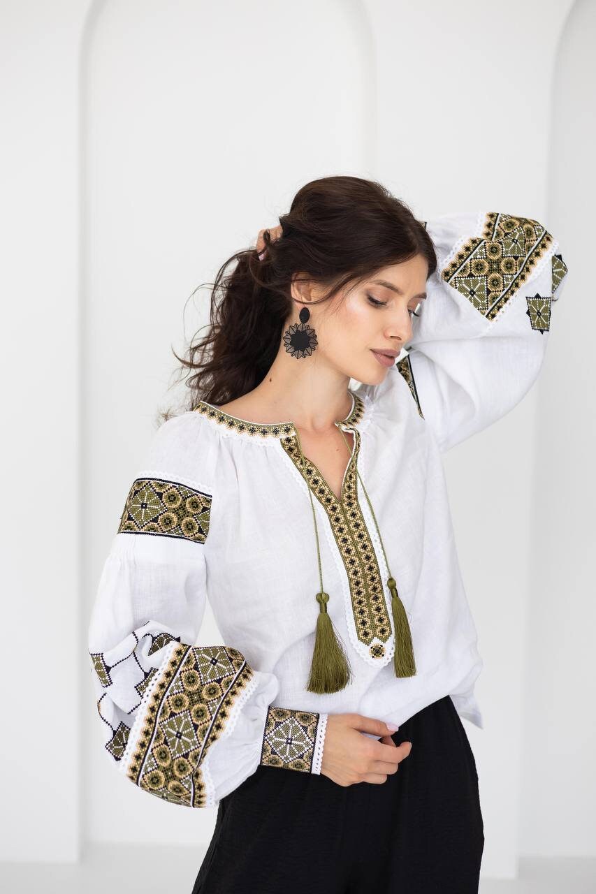 White Ukrainian Vyshyvanka Blouse - Embroidered Bohemian Peasant Shirt