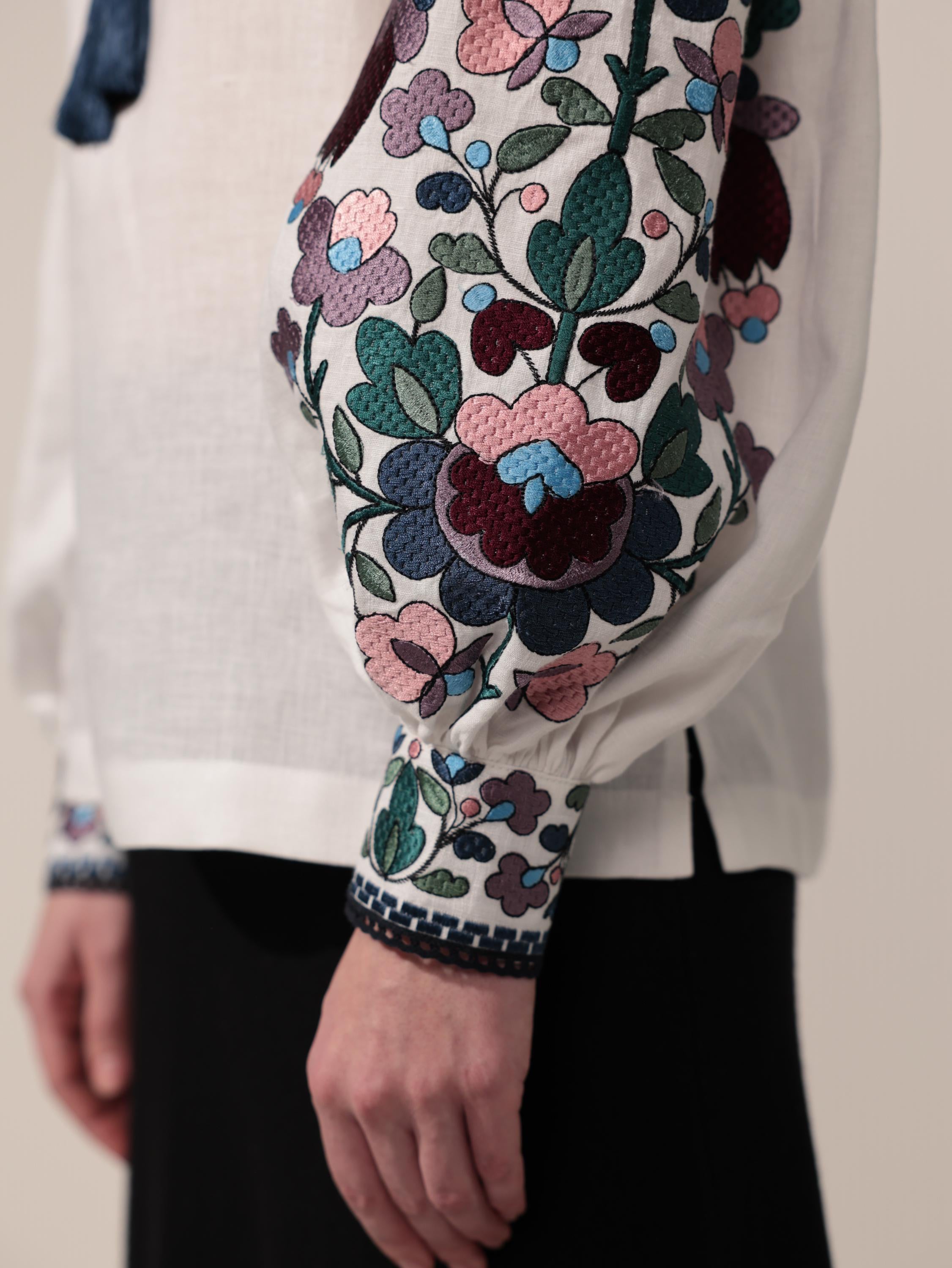 White Blouse Embroidered with Floral Ukrainian Linen Clothings, Woman Vyshyvanka, Minimalist Ukrainian Clothings, Embroidered Linen Blouse