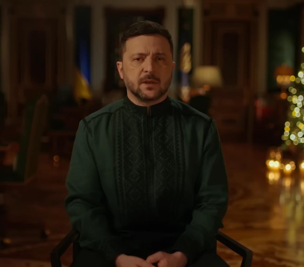 Men's Green Linen Embroidered Vyshyvanka - Traditional Ukrainian Folk Costume