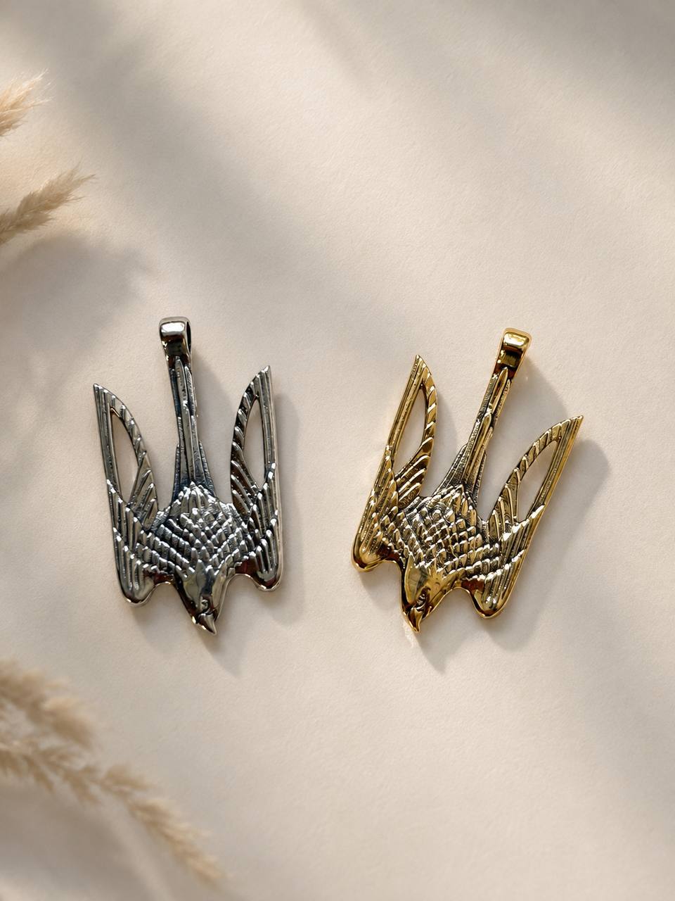 The pendant is available in two metal options: warm golden brass and silver-colored nickel silver (German silver).