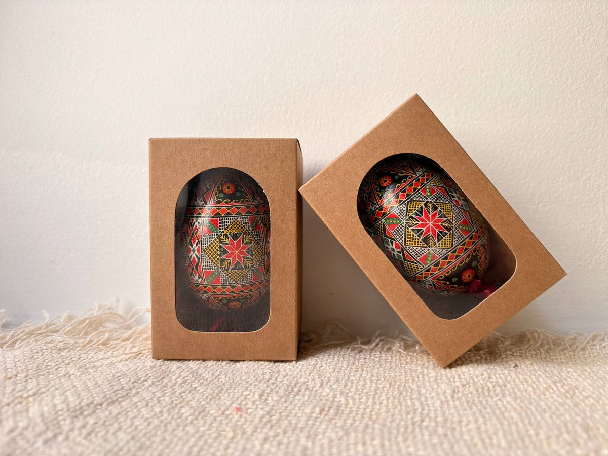 Uovo d'oca pysanka ucraino artigianale per la tradizione pasquale