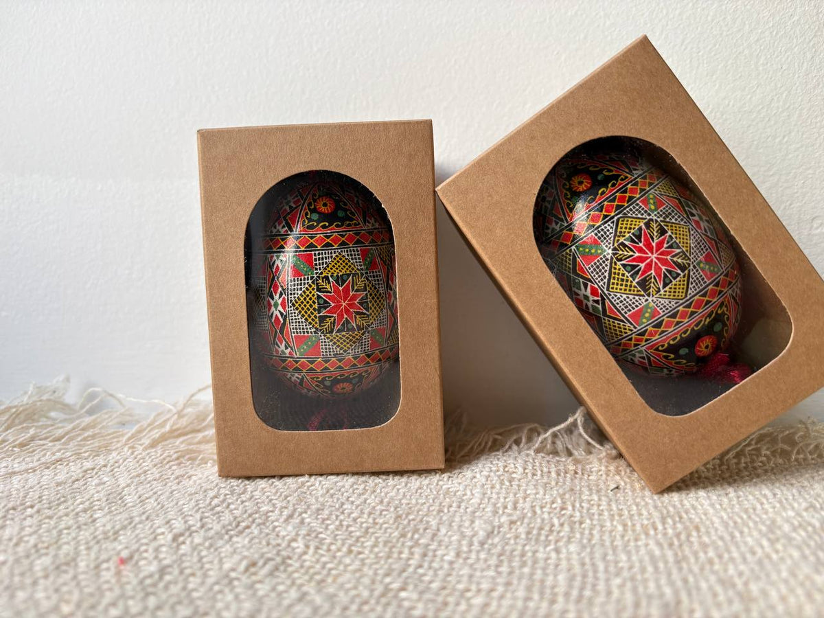 Uovo d'oca pysanka ucraino artigianale per la tradizione pasquale