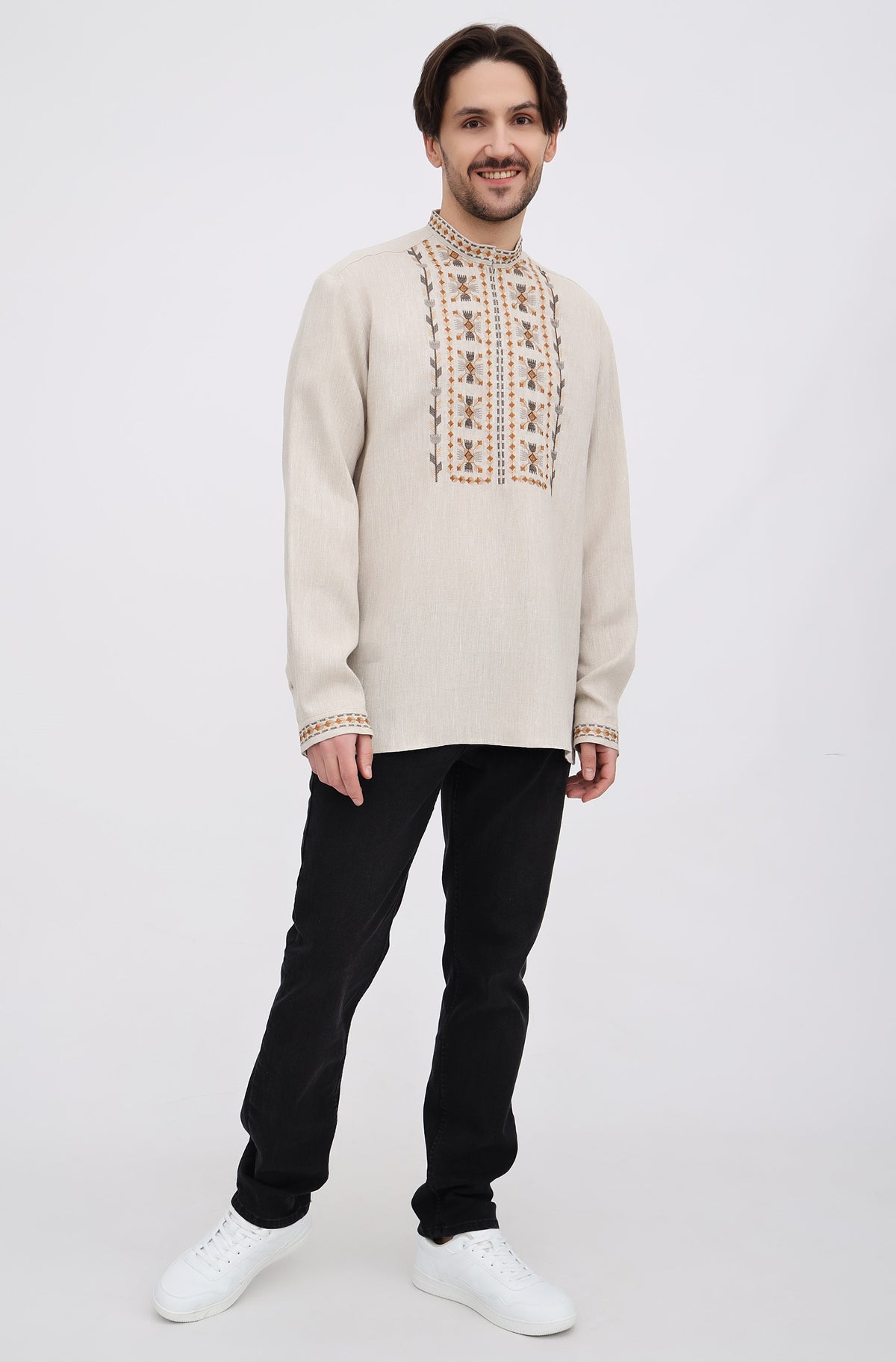 Camisa masculina de linho natural vyshyvanka - estilo tradicional ucraniano bordado