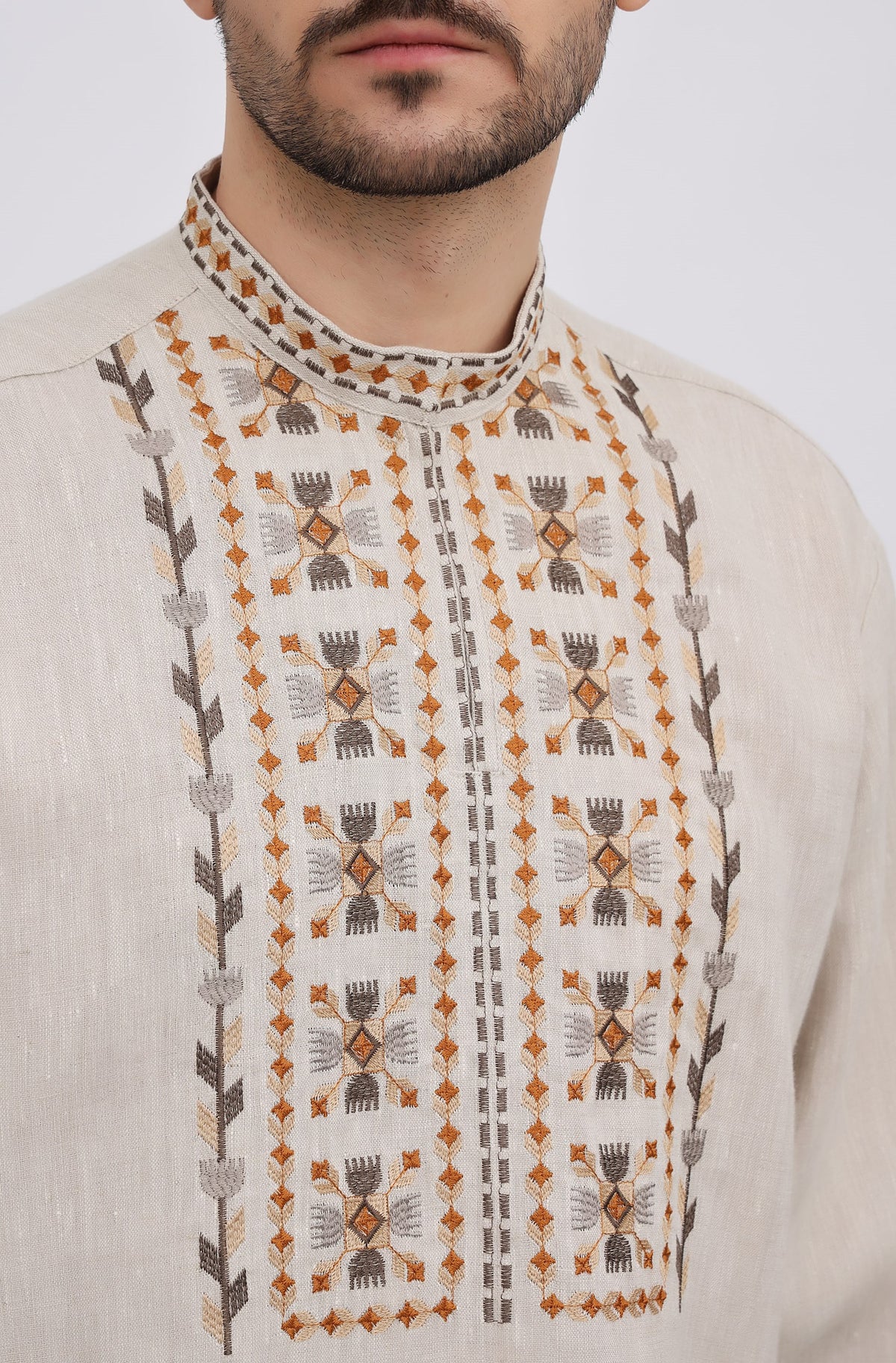 Camisa masculina de linho natural vyshyvanka - estilo tradicional ucraniano bordado