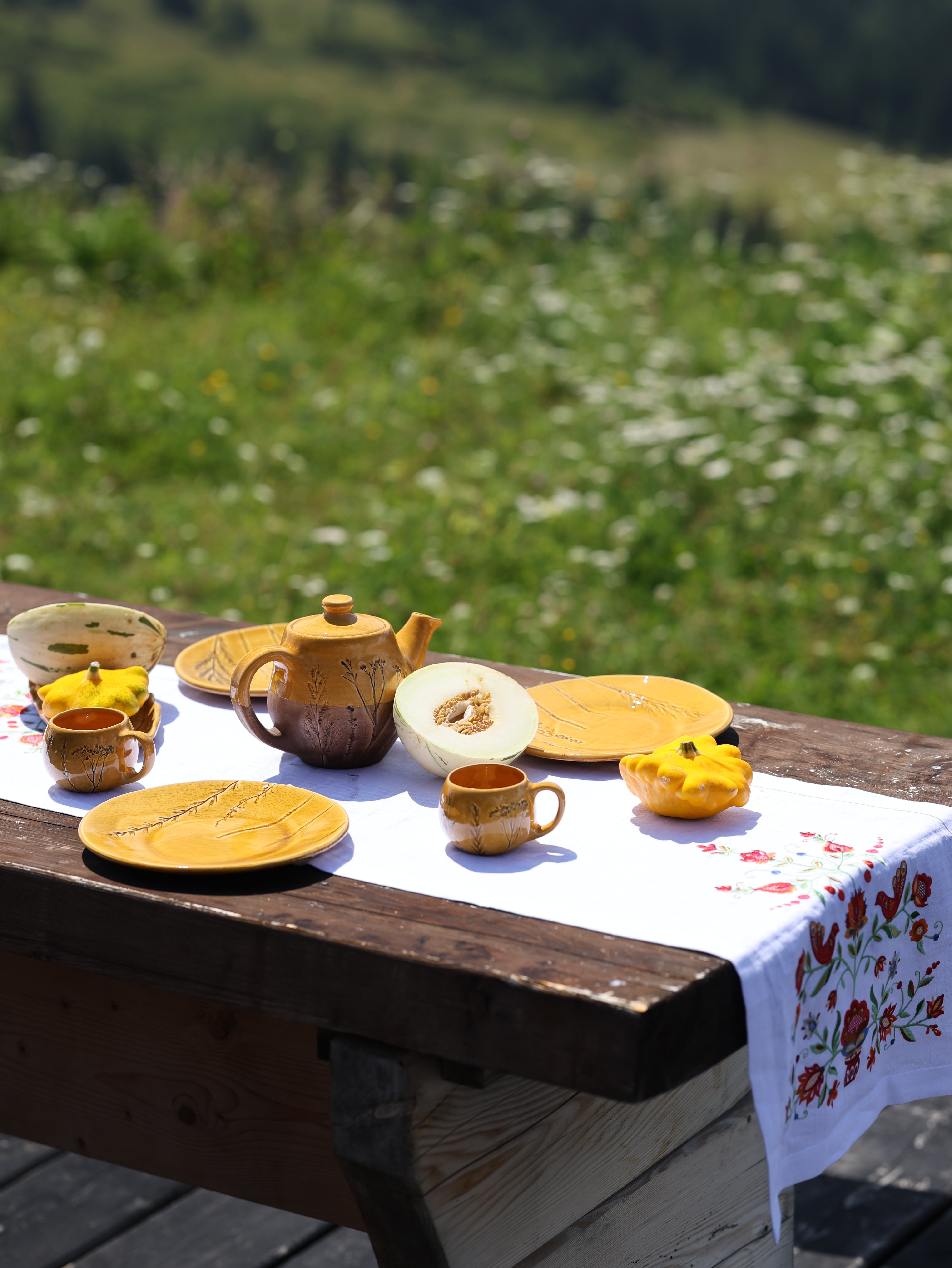 Tree of Life Table Runner 140x40 cm with 4 Napkins - Embroidered Ukrainian Linen