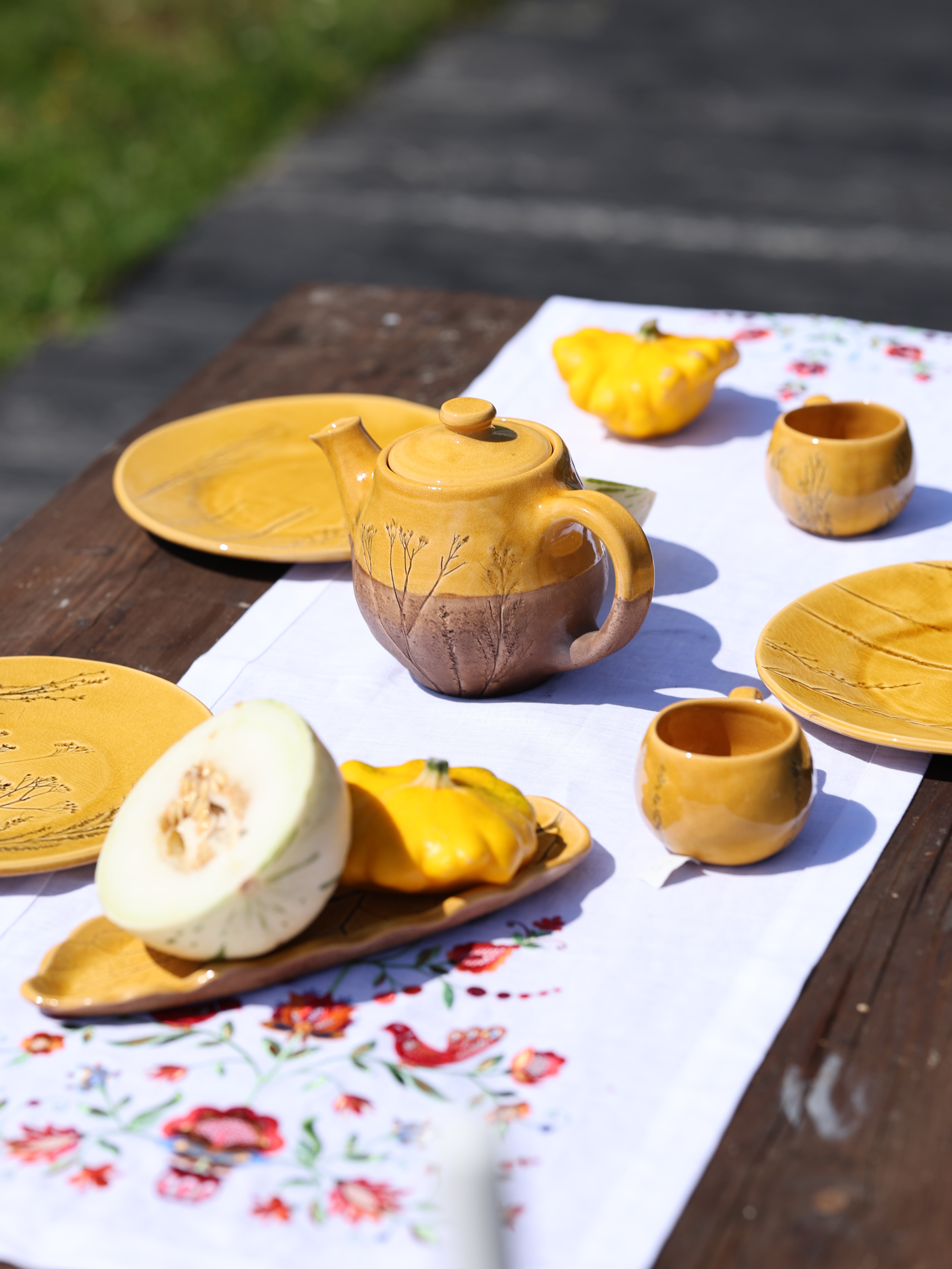 Tree of Life Table Runner 140x40 cm with 4 Napkins - Embroidered Ukrainian Linen