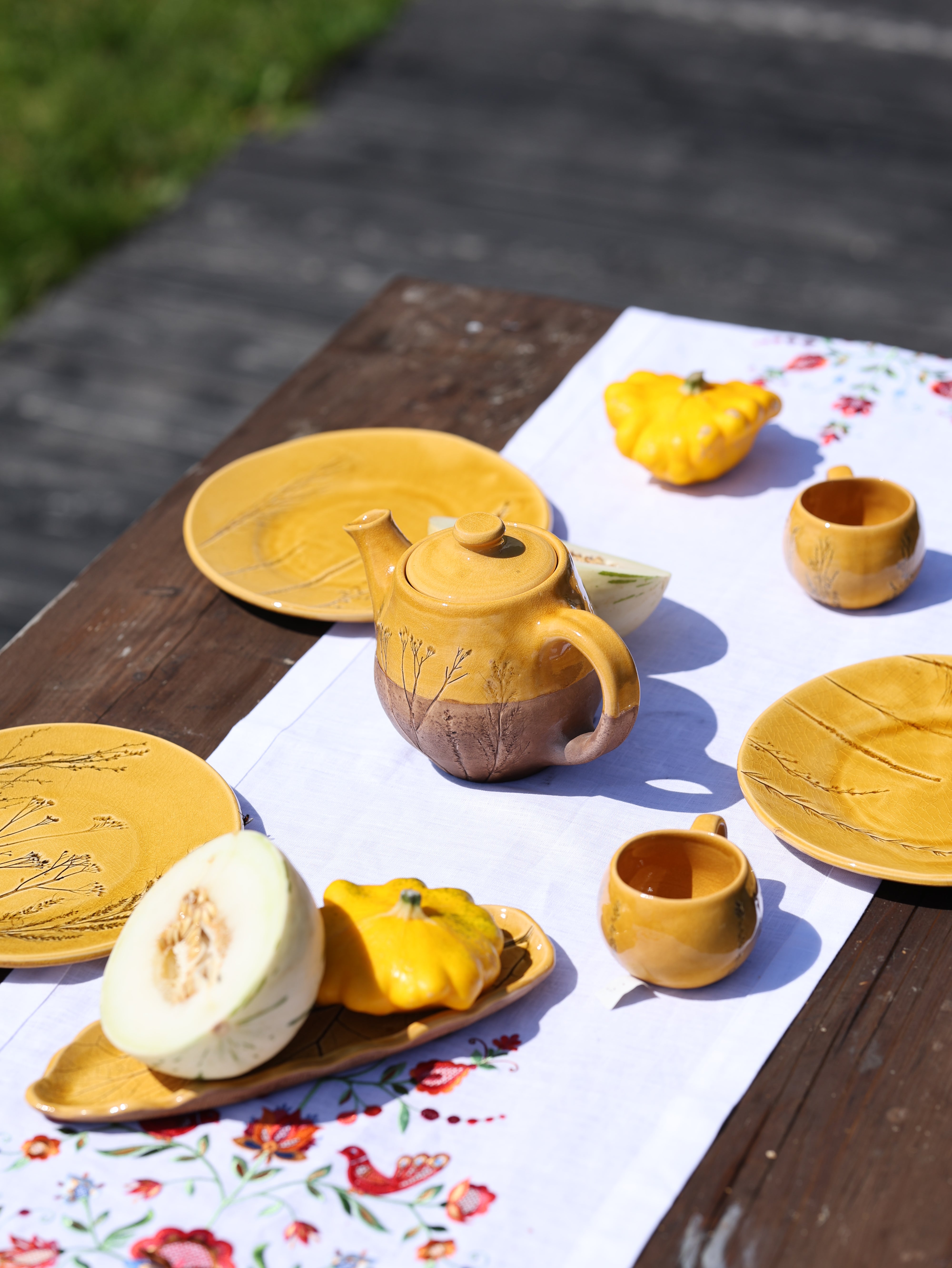 Tree of Life Table Runner 140x40 cm with 4 Napkins - Embroidered Ukrainian Linen