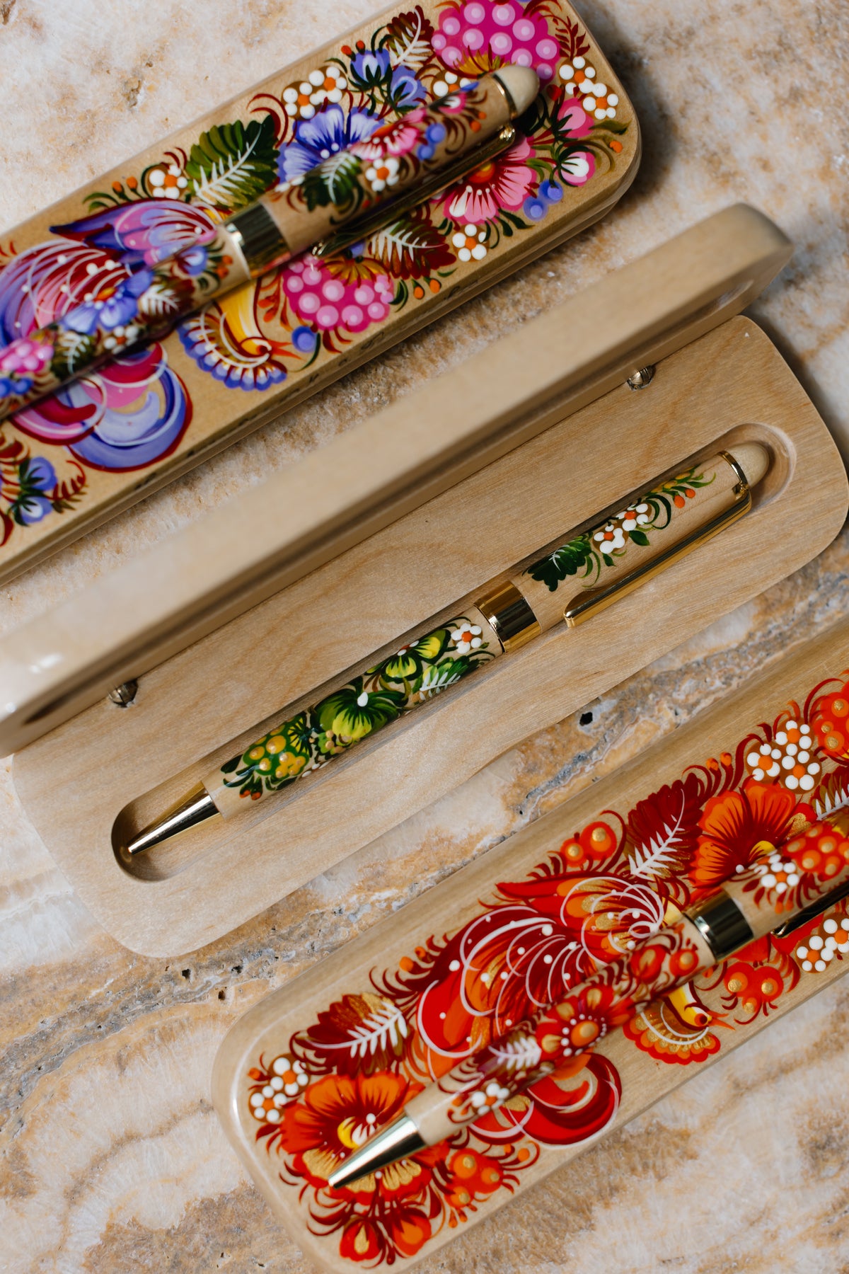 Hand-painted Petrykivka Art Pen, Viburnum Floral Design, Ukrainian Souvenir