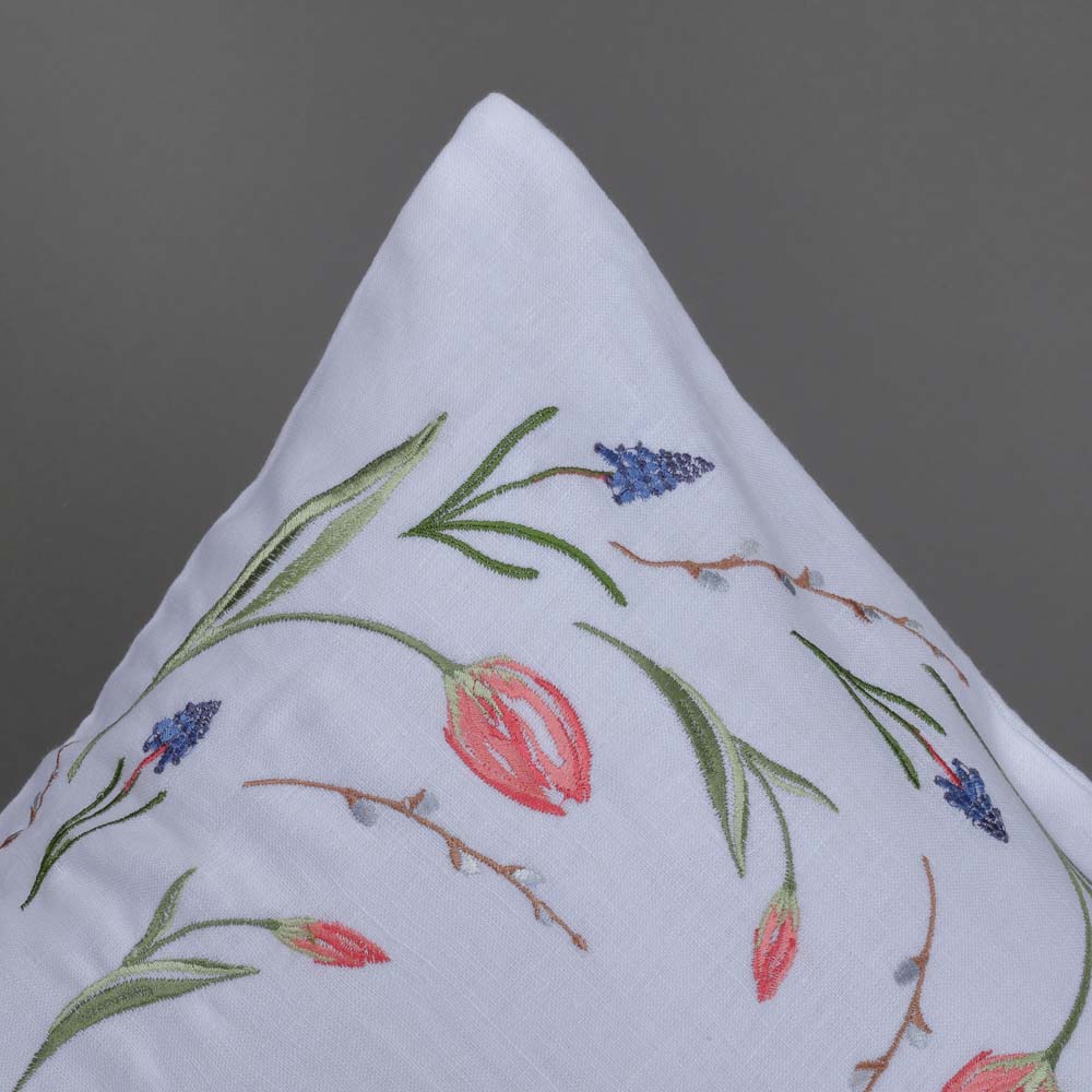 Decorative pillowcase from the Tulips collection.