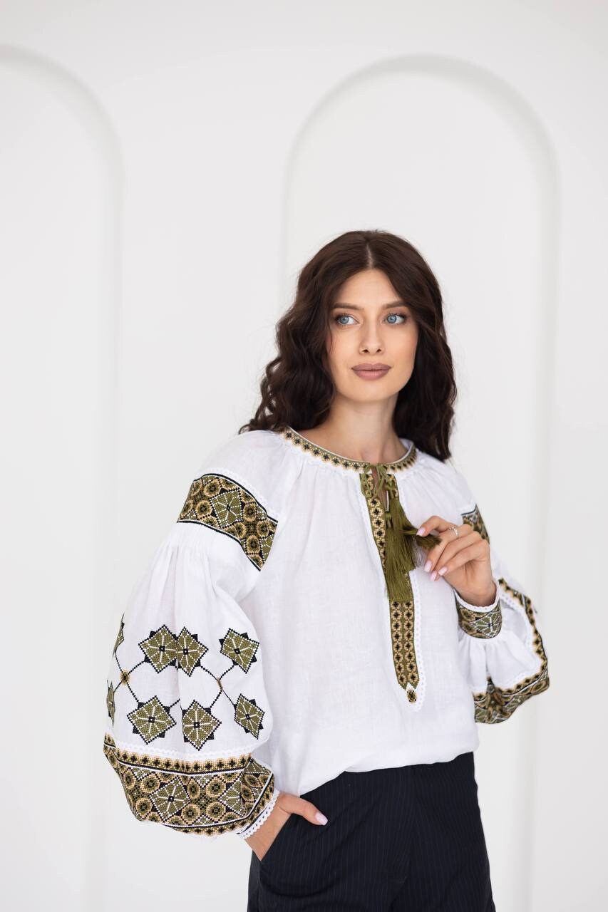 White Ukrainian Vyshyvanka Blouse - Embroidered Bohemian Peasant Shirt