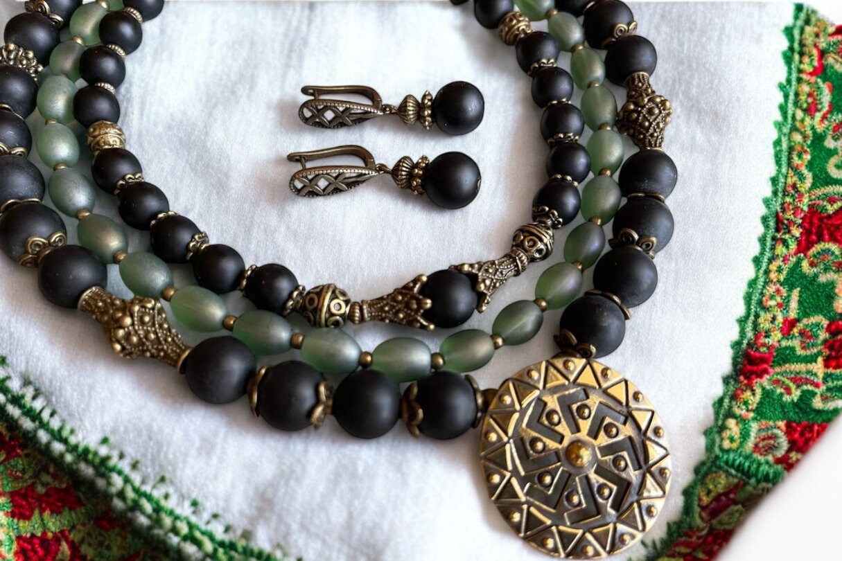 2025 SET Green Ukrainian Traditional Necklace & Earrings - Ethnic Jewelry Multirow Glass Bead Pendant