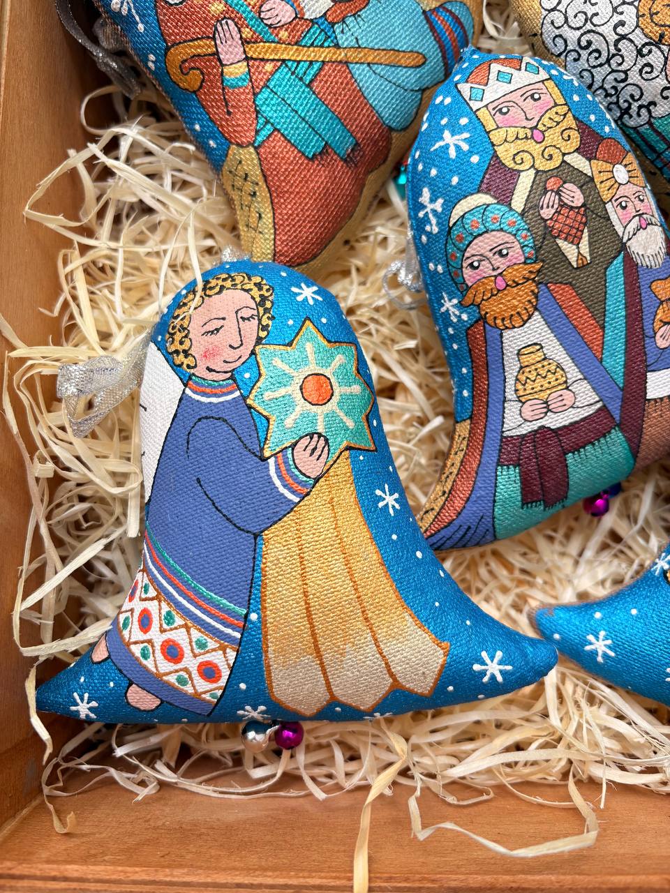 Julgransdekorationsset med trälåda - textilklockor från Karpaterna