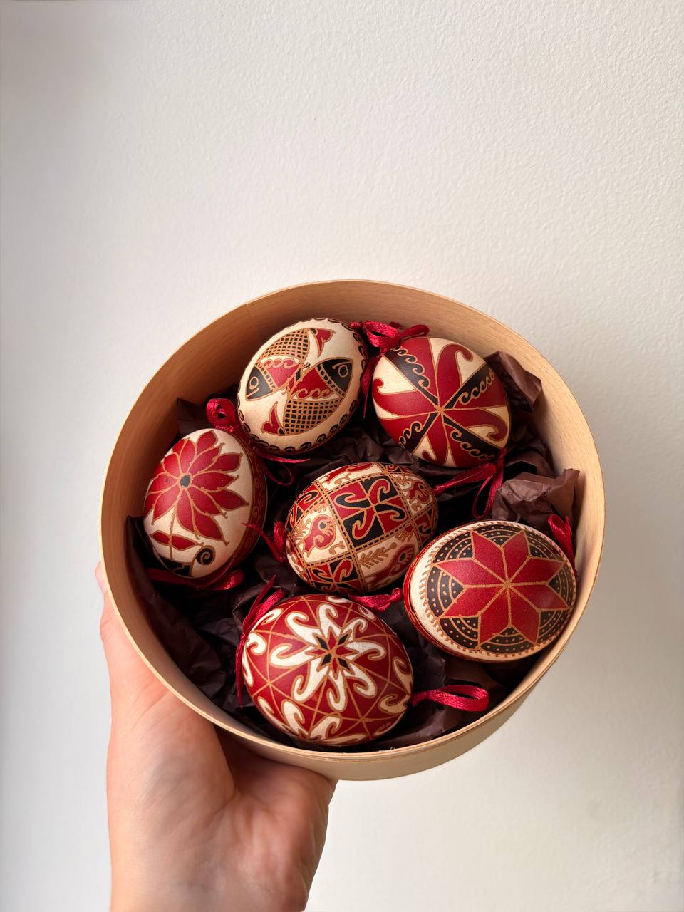 Traditionelles ukrainisches Pysanka-Ei. Echte Hühner-Pysanky-Eier, 6 Stück im Set. Hühner-Pysanky. Geschenk für Sie, Geschenk für Mutter zu Weihnachten