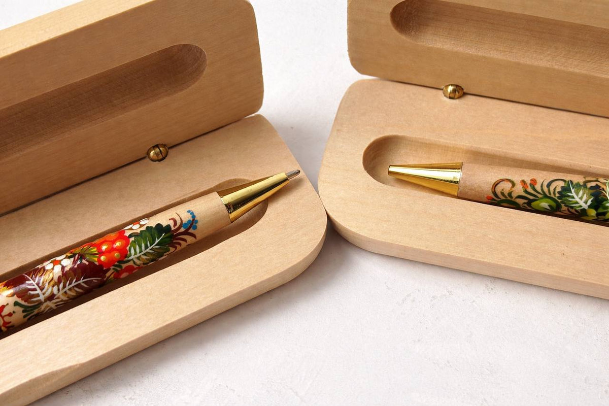 Hand-painted Petrykivka Art Pen, Viburnum Floral Design, Ukrainian Souvenir
