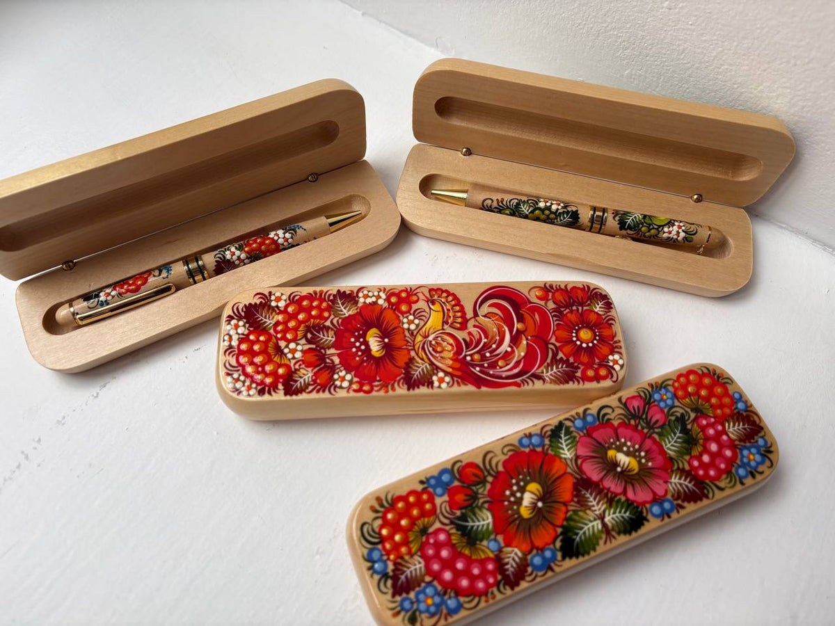 Hand-painted Petrykivka Art Pen, Viburnum Floral Design, Ukrainian Souvenir