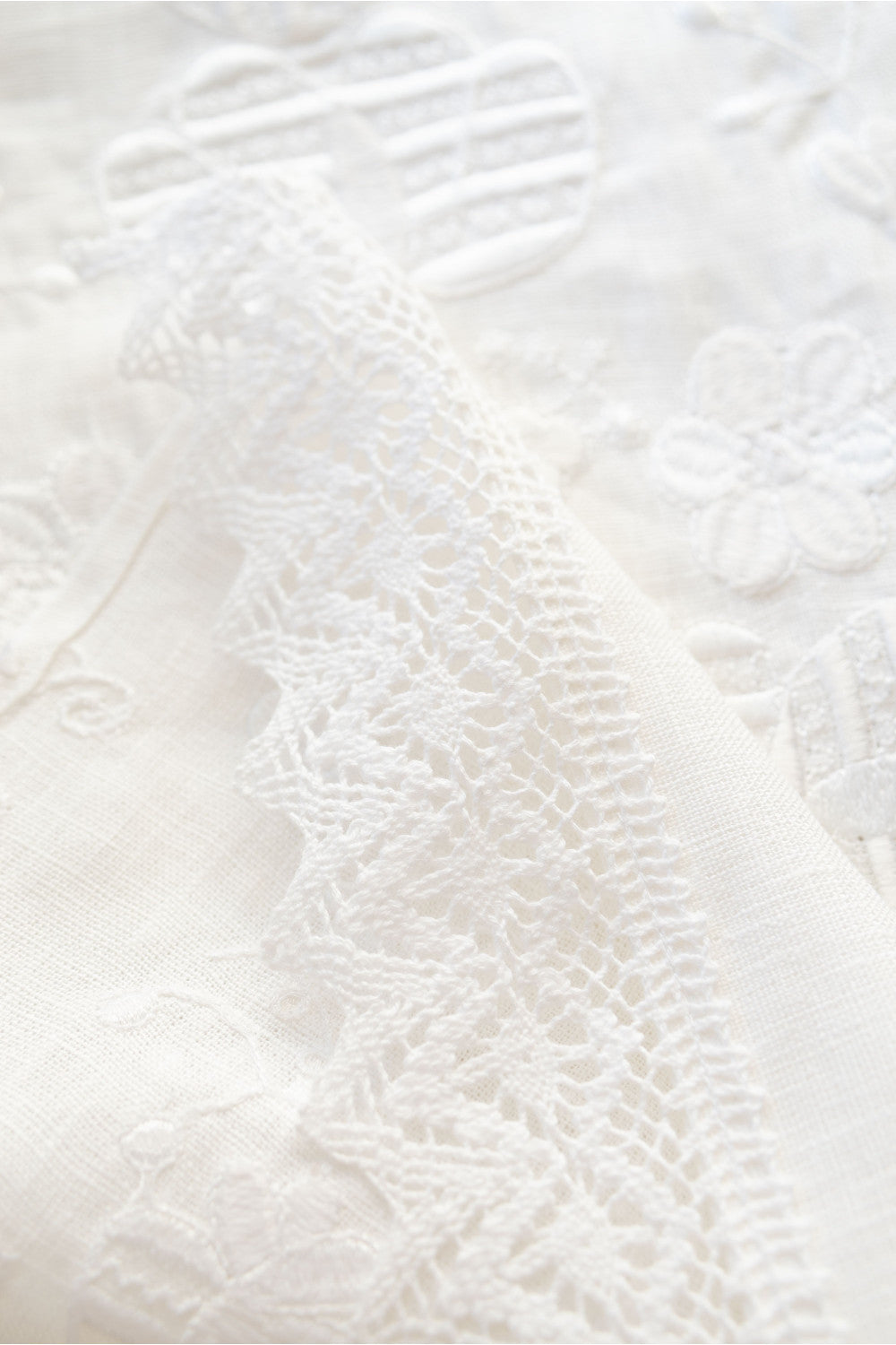 White Tree of Life Amulet Wedding Towel 200 × 32 CM Ukrainian Embroidered Table Runner