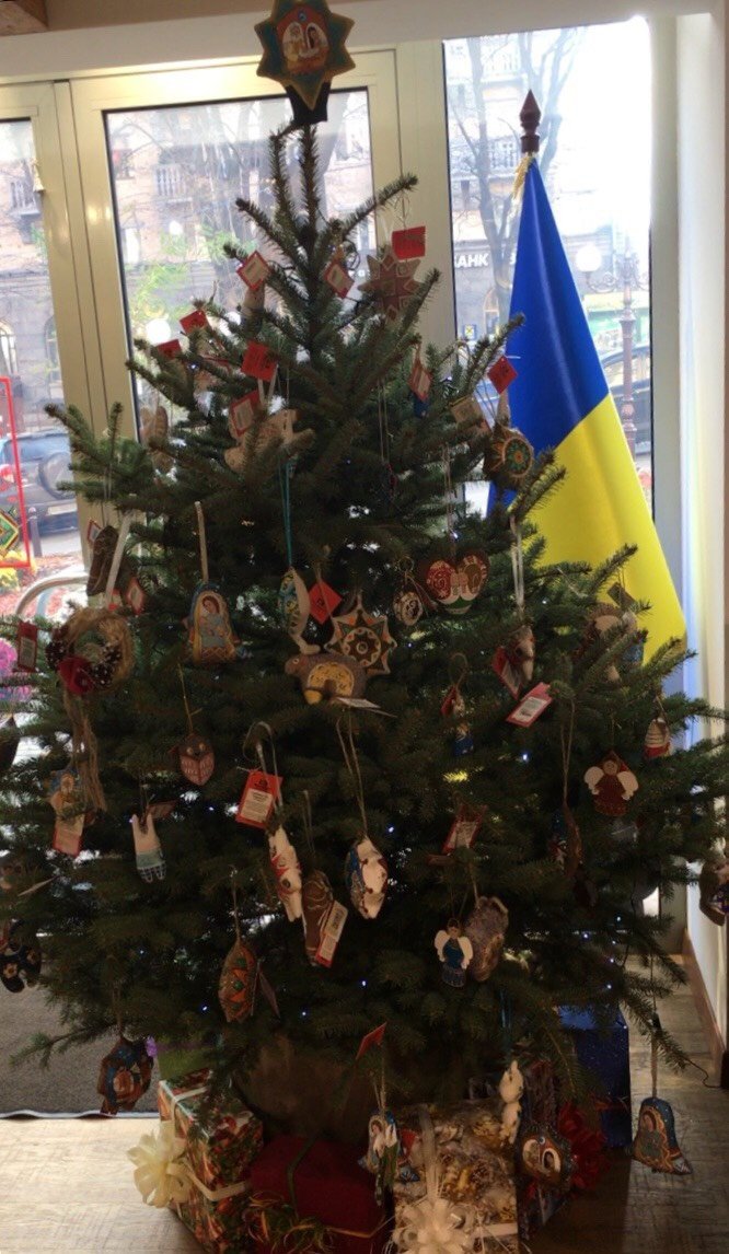 Christmas Tree Decoration Set - Ornaments, Box & Hay